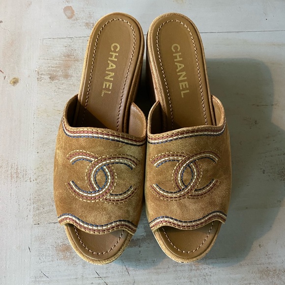 NEW IN BOX 2022 Chanel 2022 Suede Mules Size 39 - Picture 2 of 6